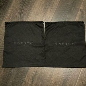Givenchy duster bags no stains no tears in excellent condition. Size 15x14